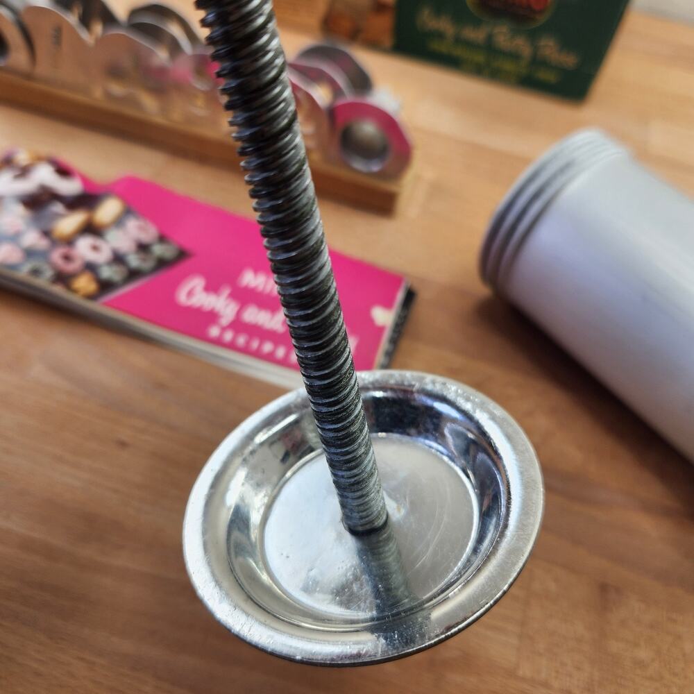 Vintage Mirro Aluminum Cookie and Pastry Press- #358 AM - Picture 5 of 6